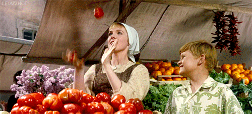 Julie Andrews juggling tomatoes | DNAfit Blog 