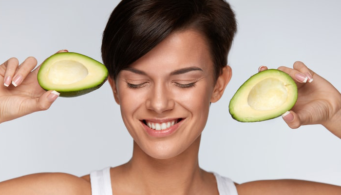 Woman holding two avocados | DNAfit Blog