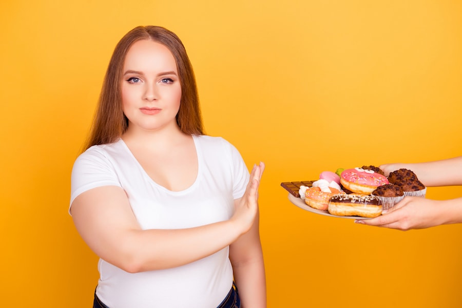 Woman rejecting dessert | DNAfit Blog